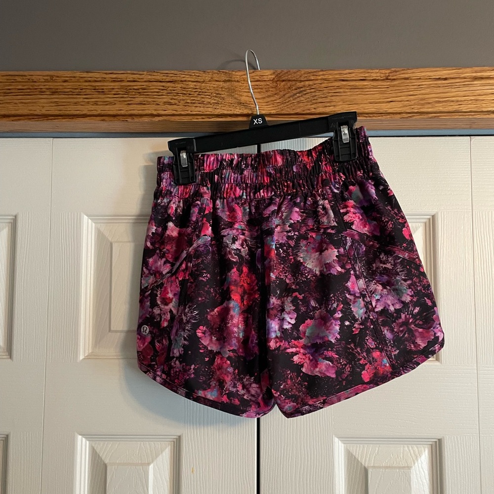 Lululemon Tracker Mid Rise Short 4” - Picture 2 of 5